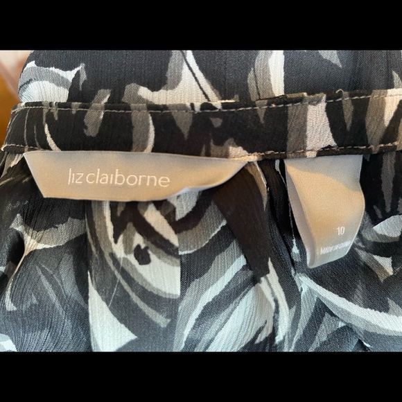 Liz Claiborne Flounce Floral Top - Picture 12 of 13